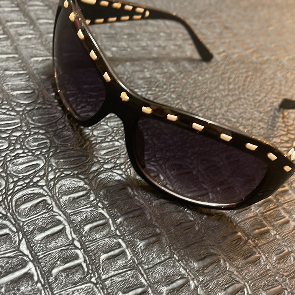 Sunglasses in Black with White Stitching